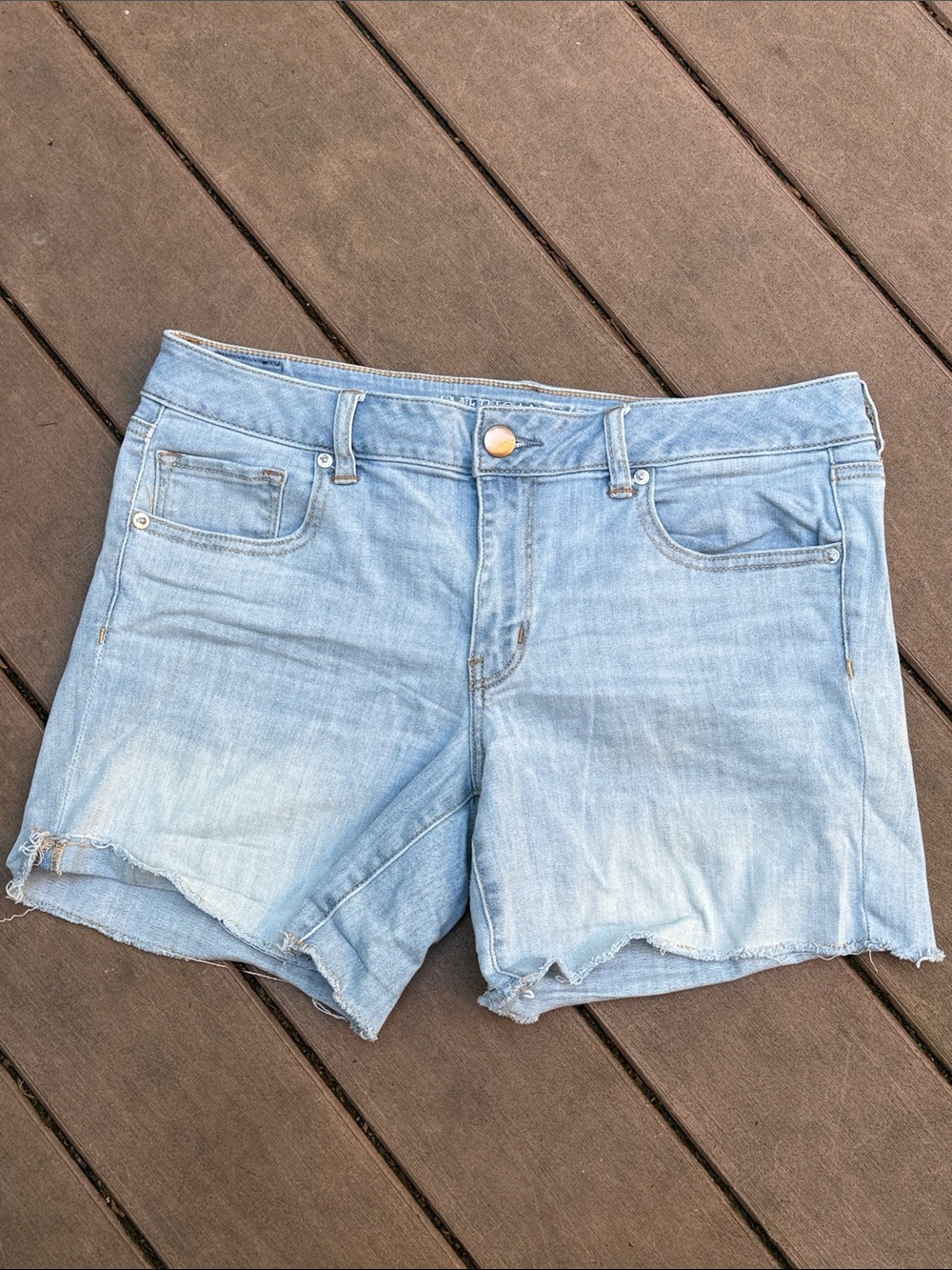 American Eagle Raw Hem Super Stretch Light Wash Cut Off Jean Shorts size 14